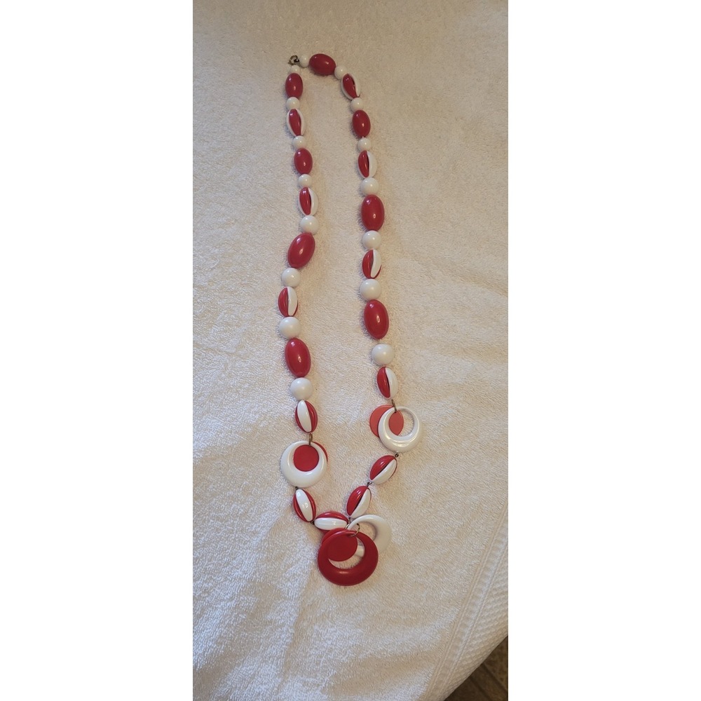 Vintage 60s 70s Rare chunky Bead and Barrel Red White Necklace
